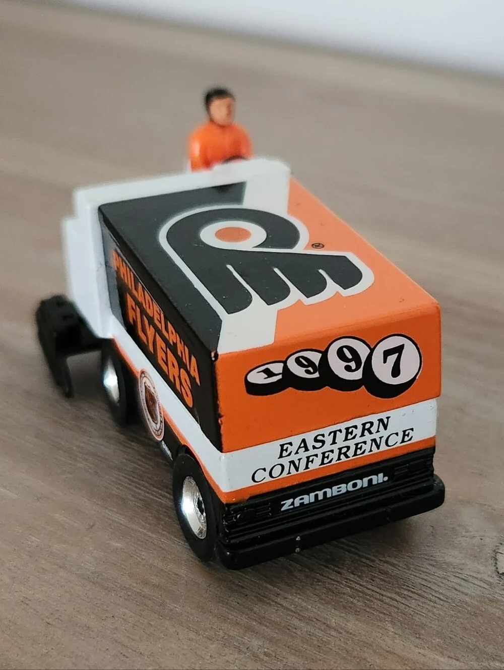 🏒 VINTAGE Philadelphia Flyers NHL Zamboni Die-Cast - Retro 90s! 🧡 Sports Fan